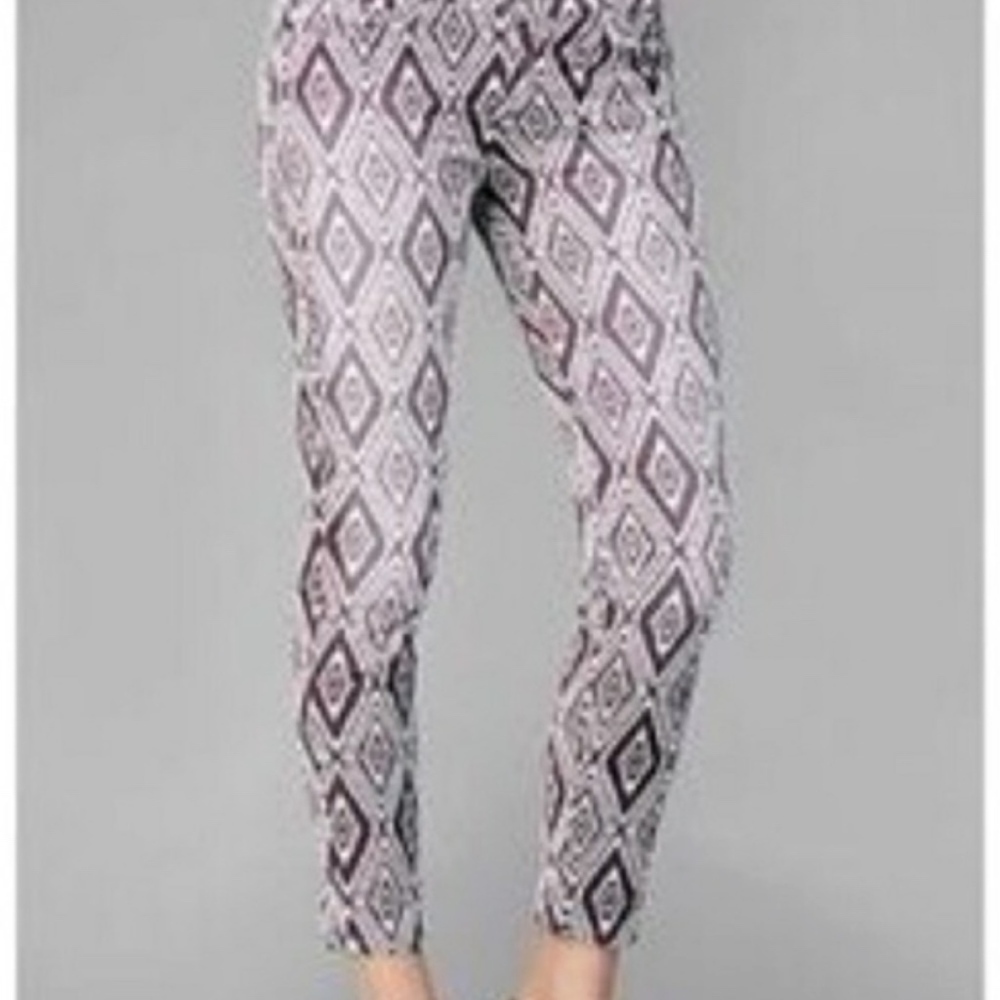 7FAM Cropped Gwenevere Skinny Ikat Jeans 25